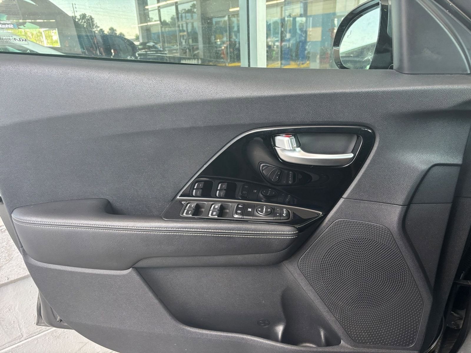Thumbnail: 2022 Kia Niro - 24