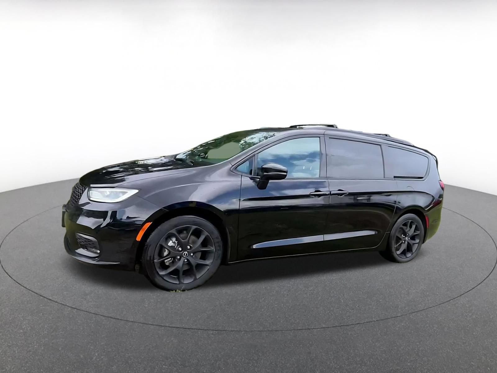 Thumbnail: 2025 Chrysler Pacifica - 7