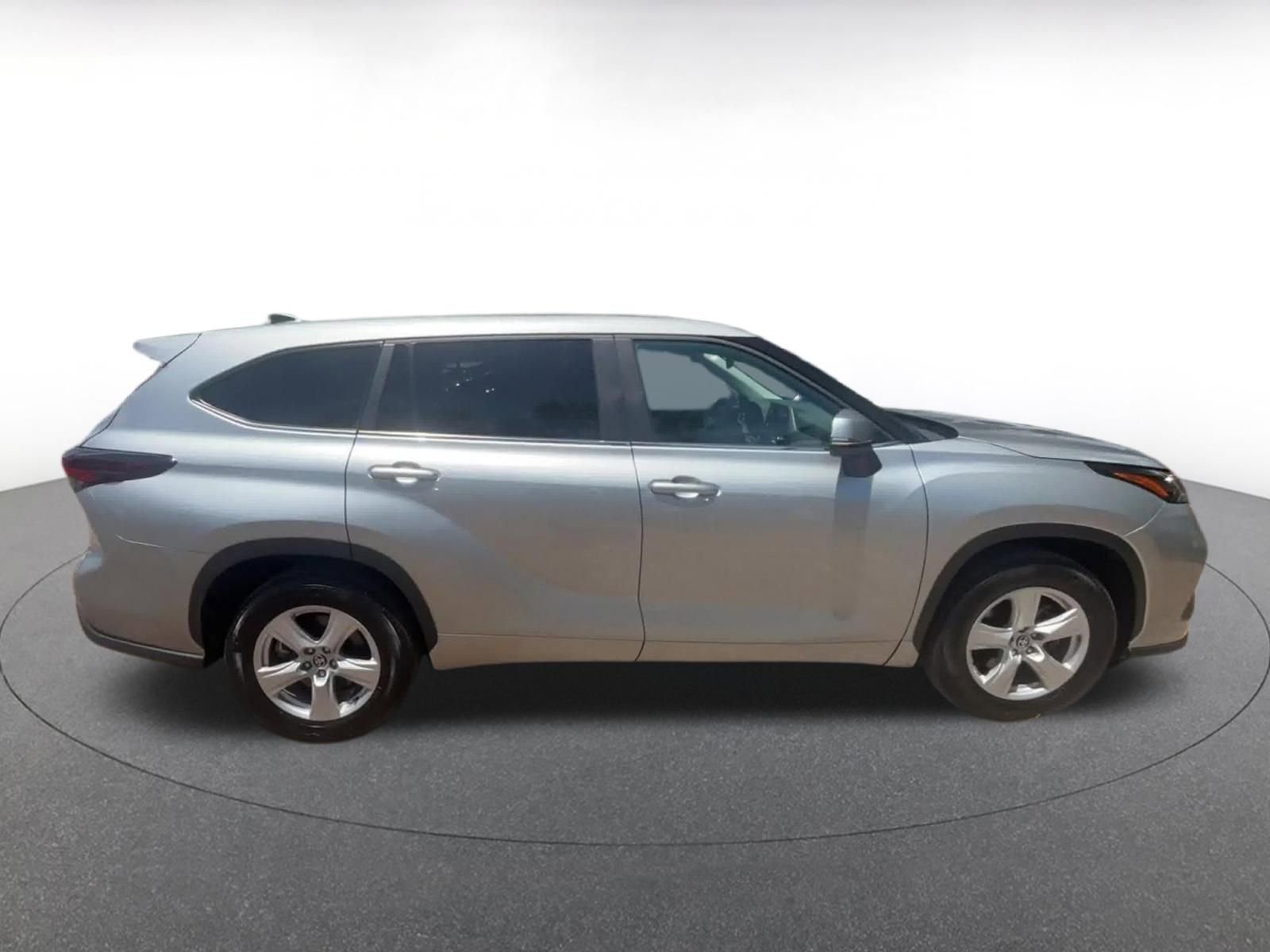 Thumbnail: 2025 Toyota Highlander - 16