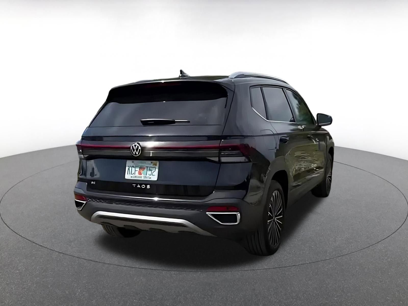 Thumbnail: 2025 Volkswagen Taos - 12