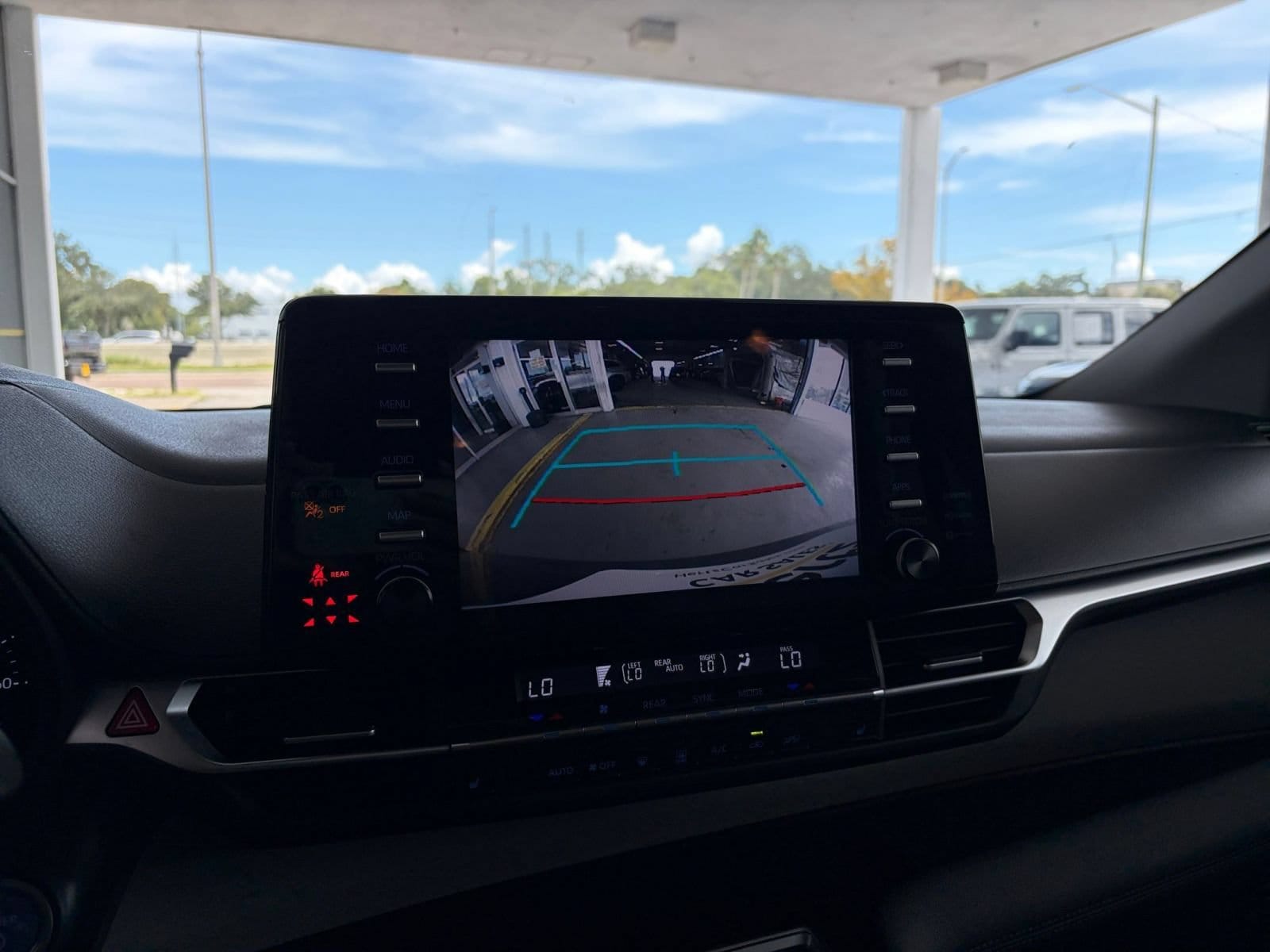 Thumbnail: 2024 Toyota Sienna - 25