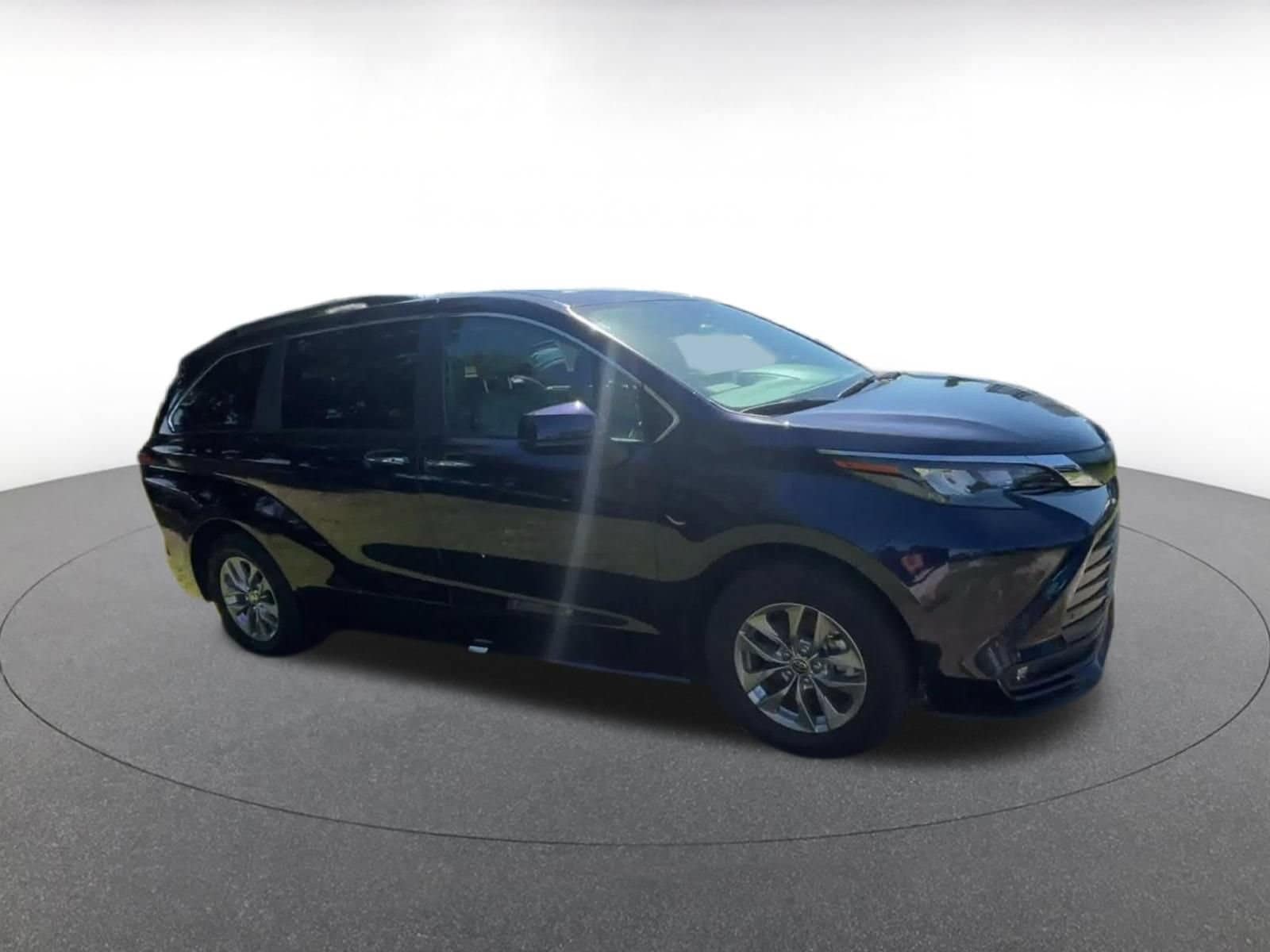 Thumbnail: 2025 Toyota Sienna - 2