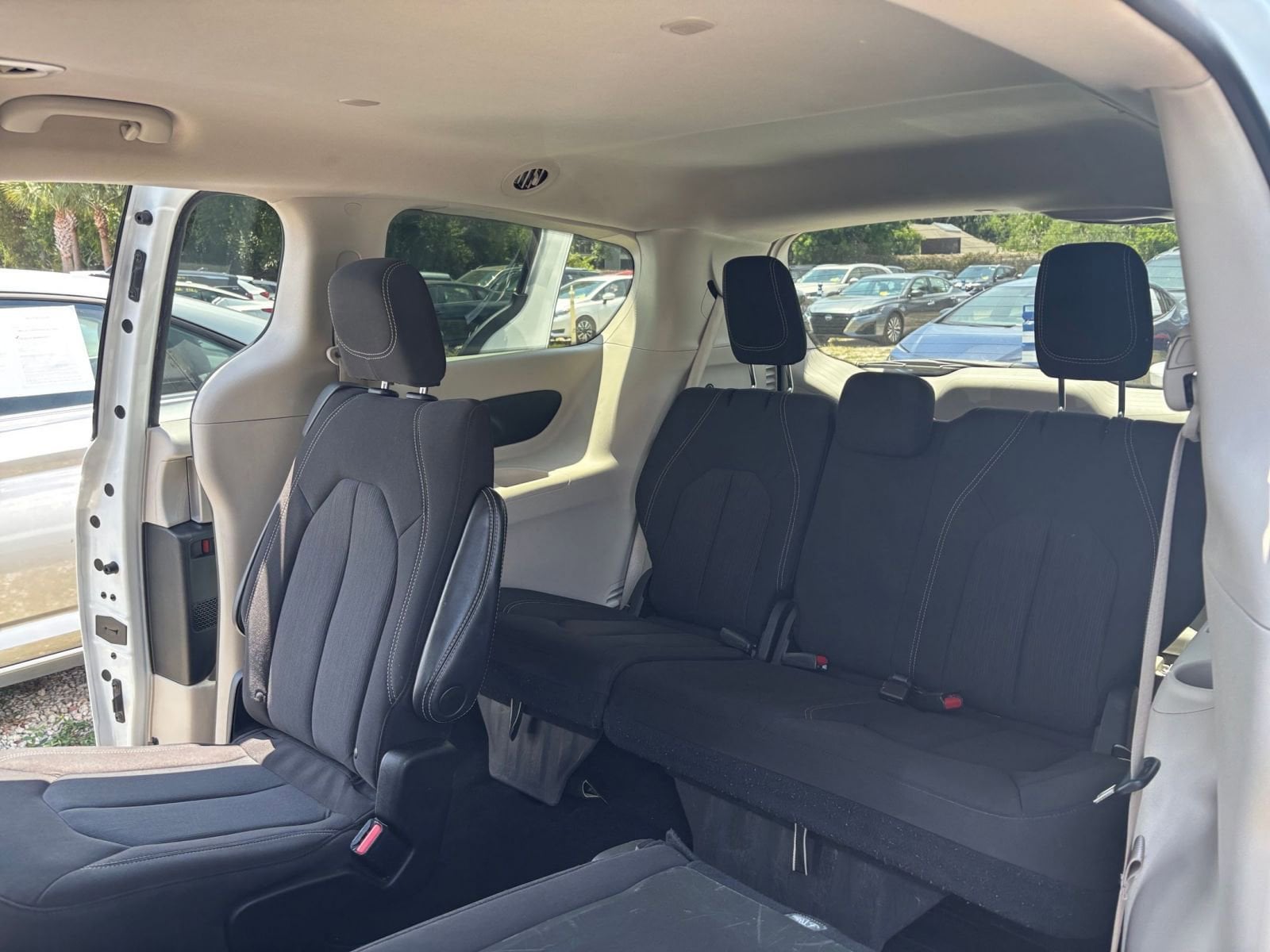 Thumbnail: 2023 Chrysler Voyager - 31