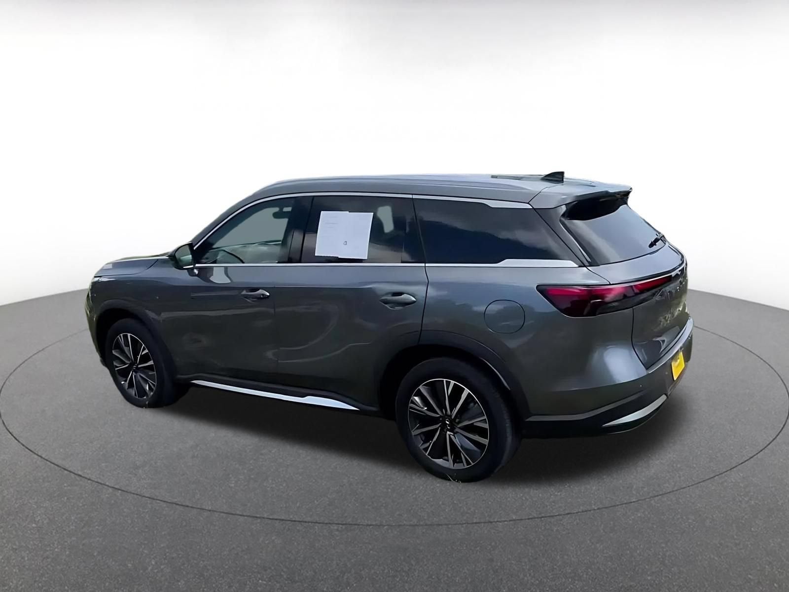 Thumbnail: 2026 INFINITI QX60 - 10