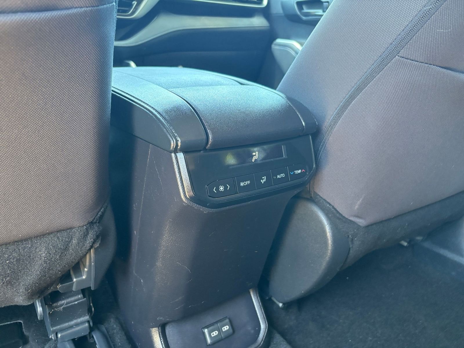 Thumbnail: 2025 Toyota Highlander - 25
