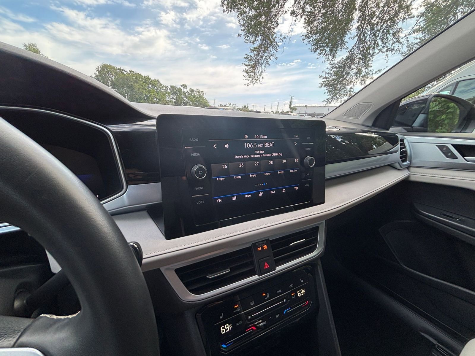 Thumbnail: 2025 Volkswagen Taos - 20