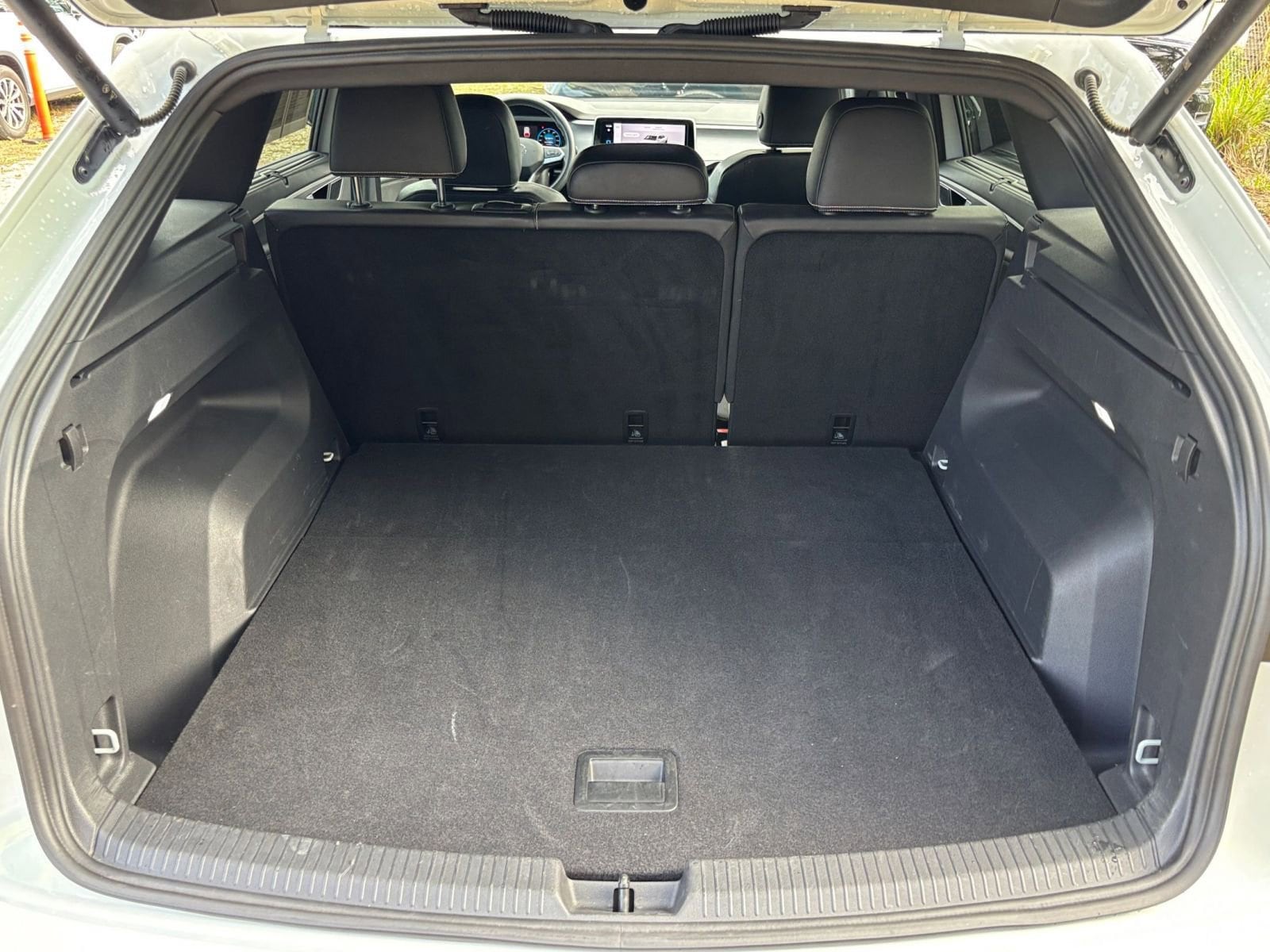 Thumbnail: 2025 Volkswagen Atlas - 32