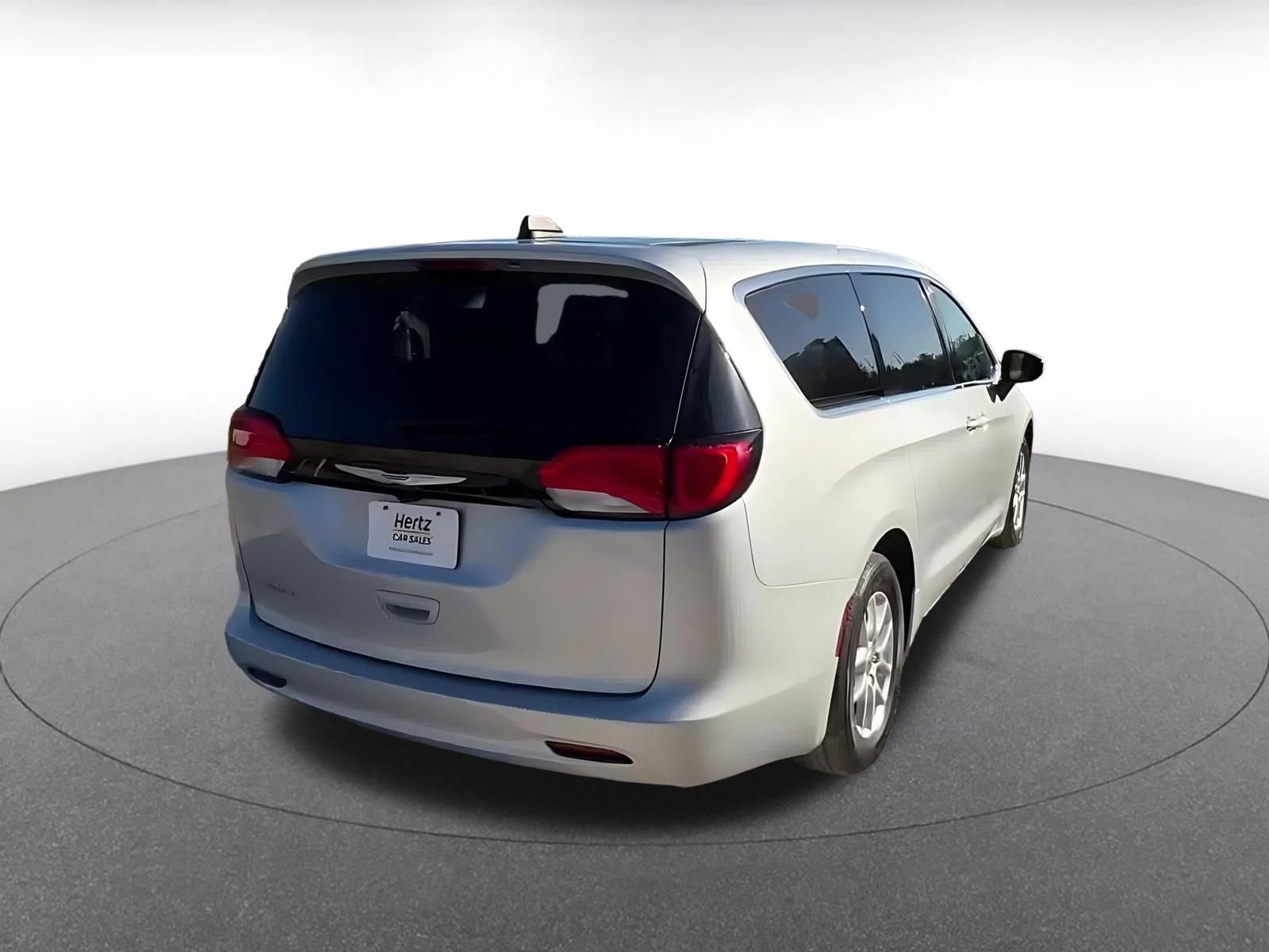 Thumbnail: 2023 Chrysler Voyager - 15