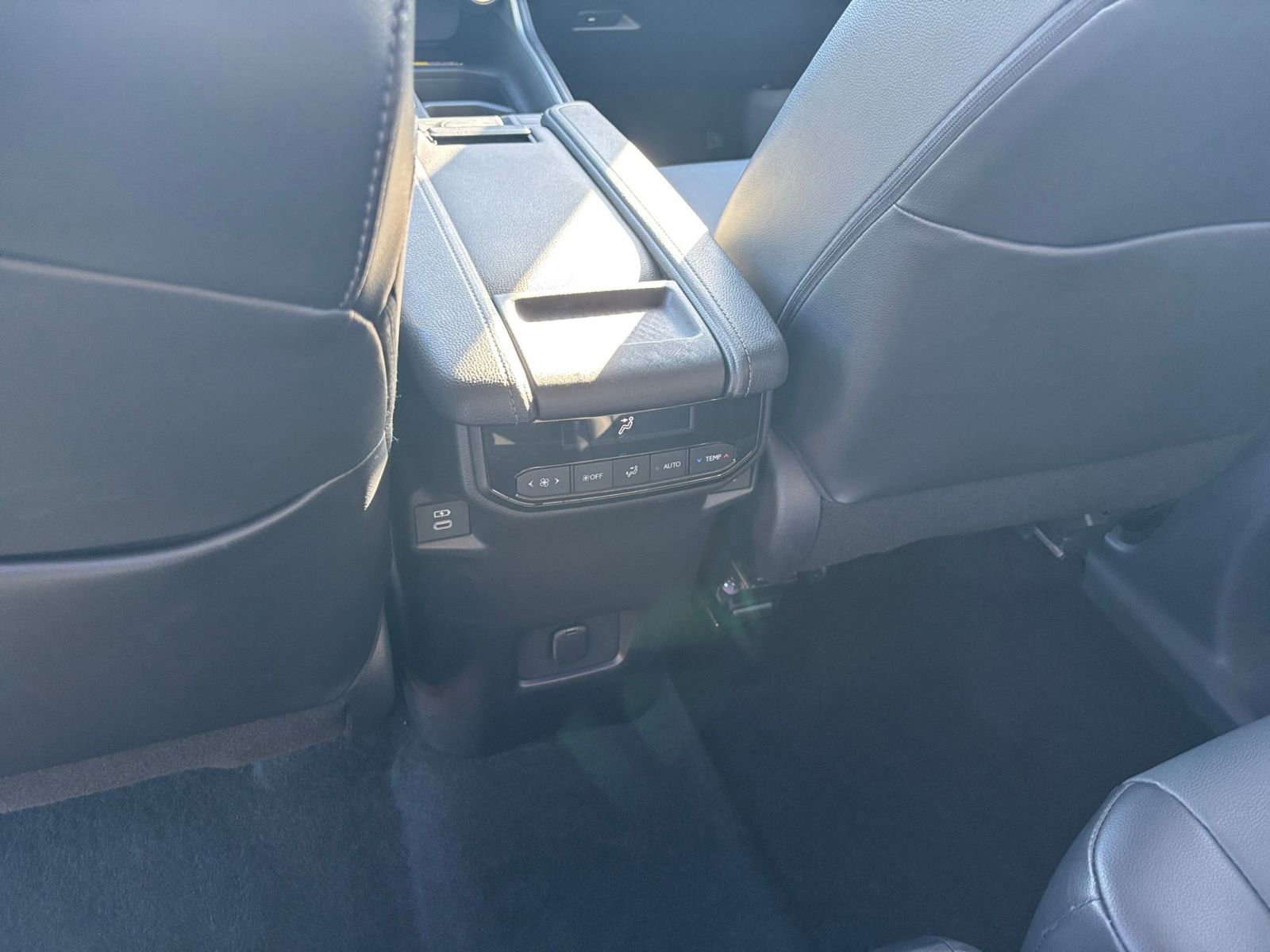 Thumbnail: 2025 Toyota Grand Highlander - 25