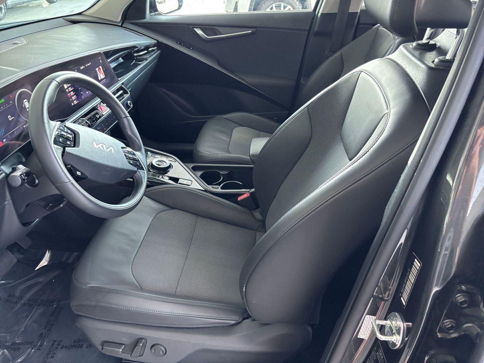 Thumbnail: 2023 Kia Niro - 31
