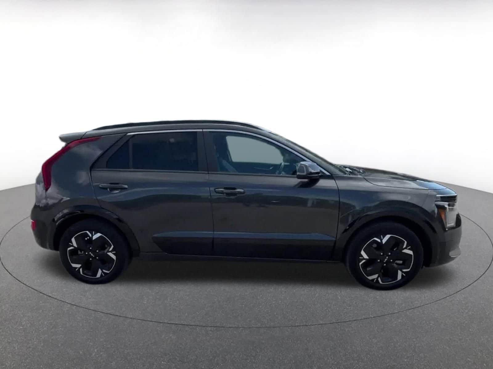 Thumbnail: 2023 Kia Niro - 16