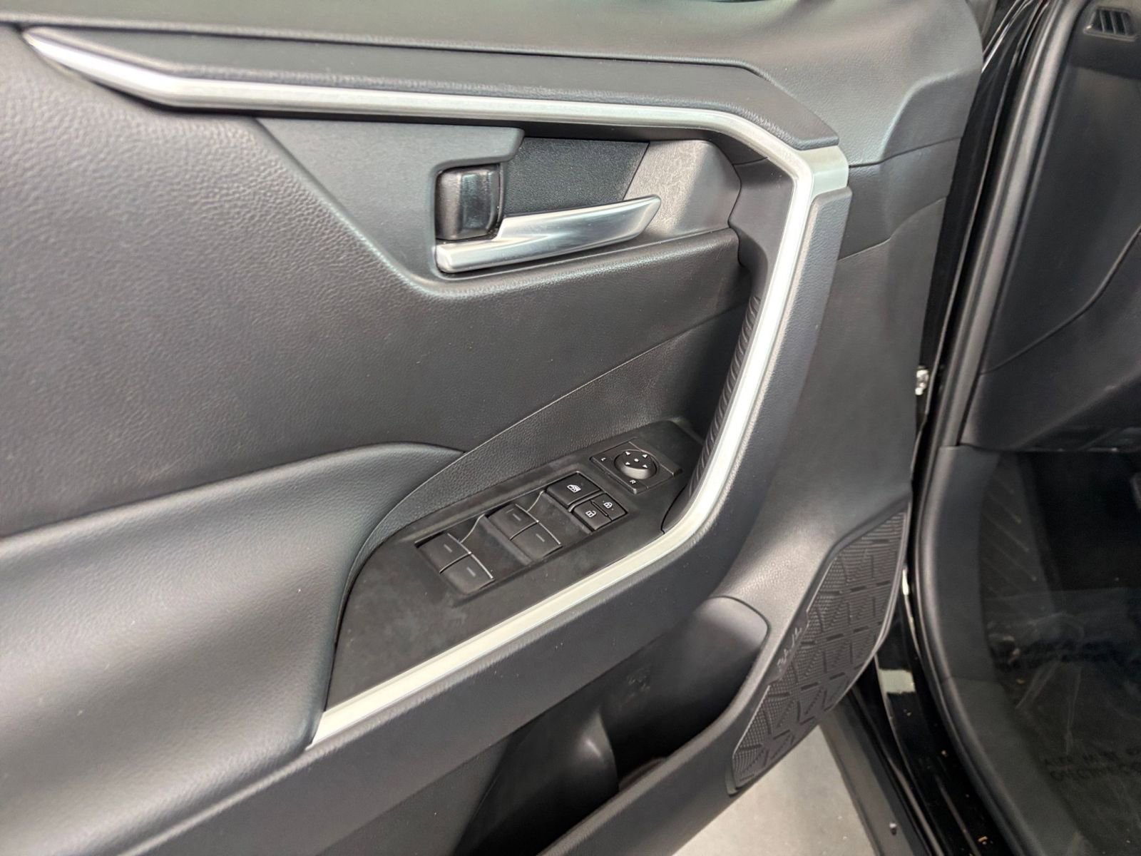 Thumbnail: 2025 Toyota RAV4 - 22