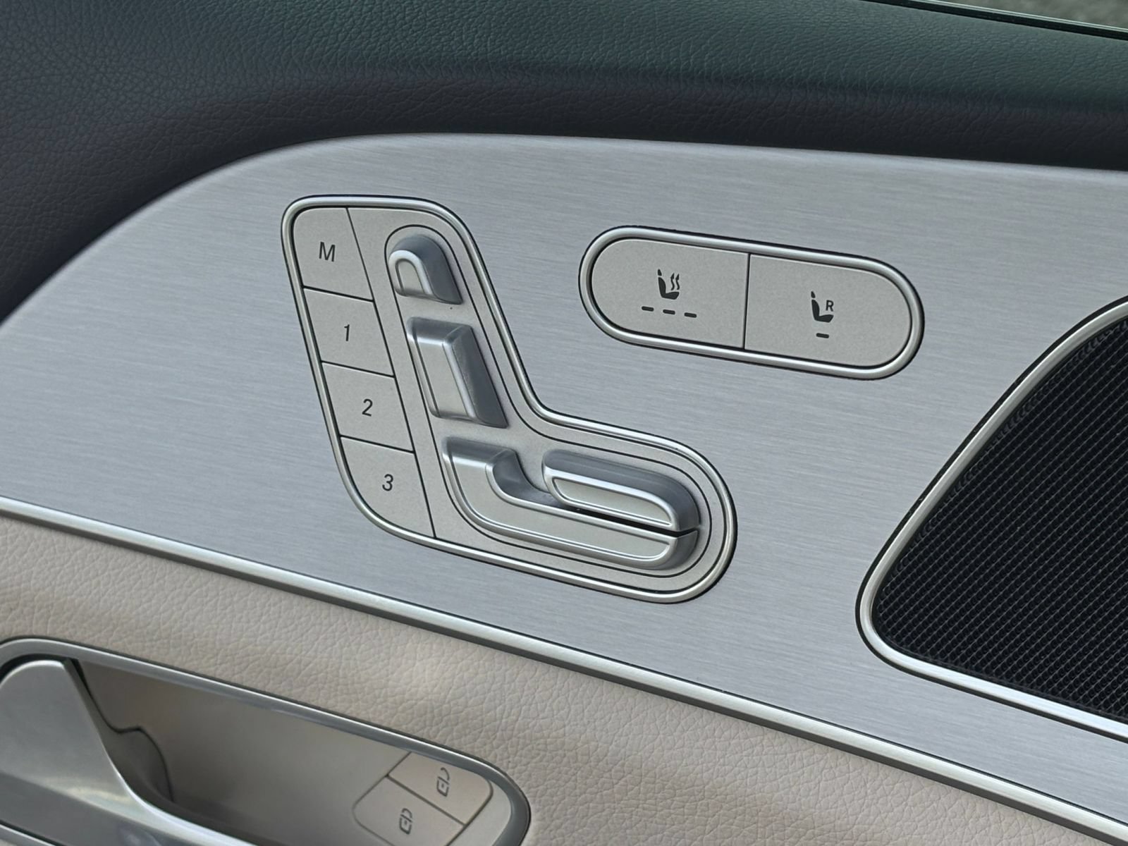 Thumbnail: 2026 Mercedes-Benz GLE - 22