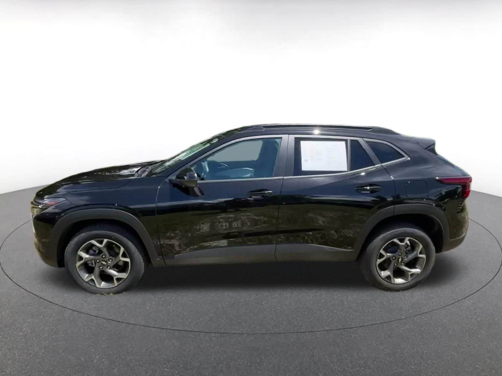 Thumbnail: 2025 Chevrolet Trax - 8