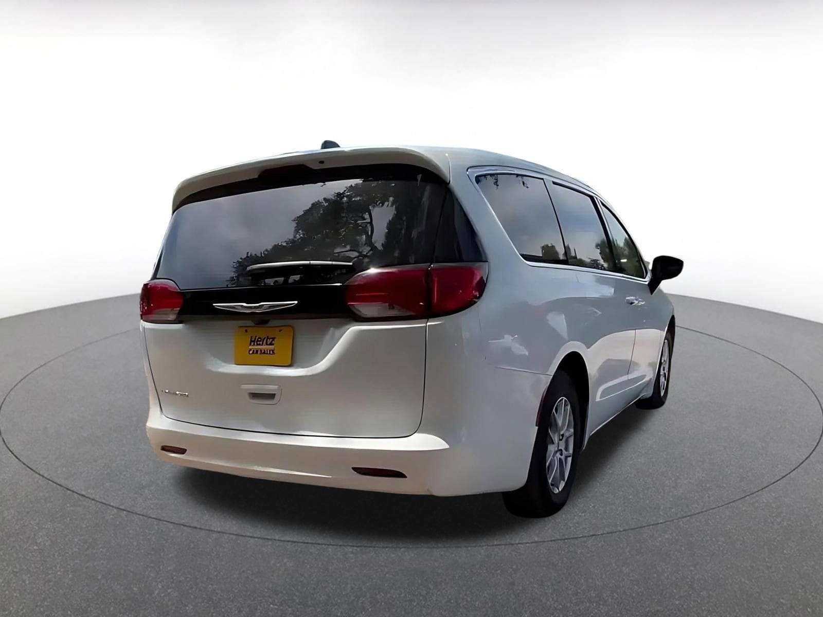 Thumbnail: 2023 Chrysler Voyager - 14