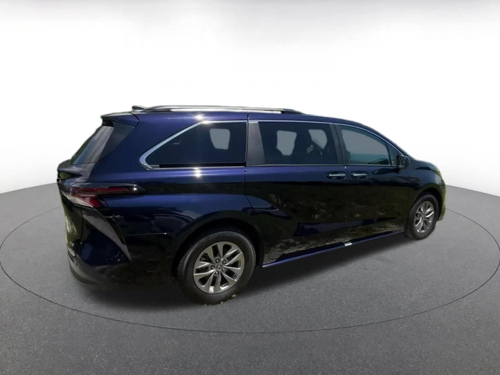 Thumbnail: 2025 Toyota Sienna - 15
