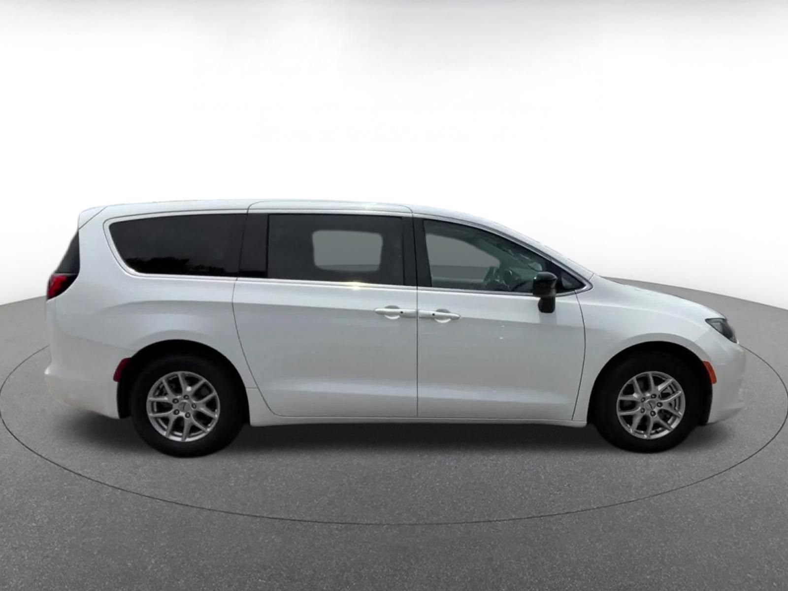 Thumbnail: 2024 Chrysler Voyager - 16