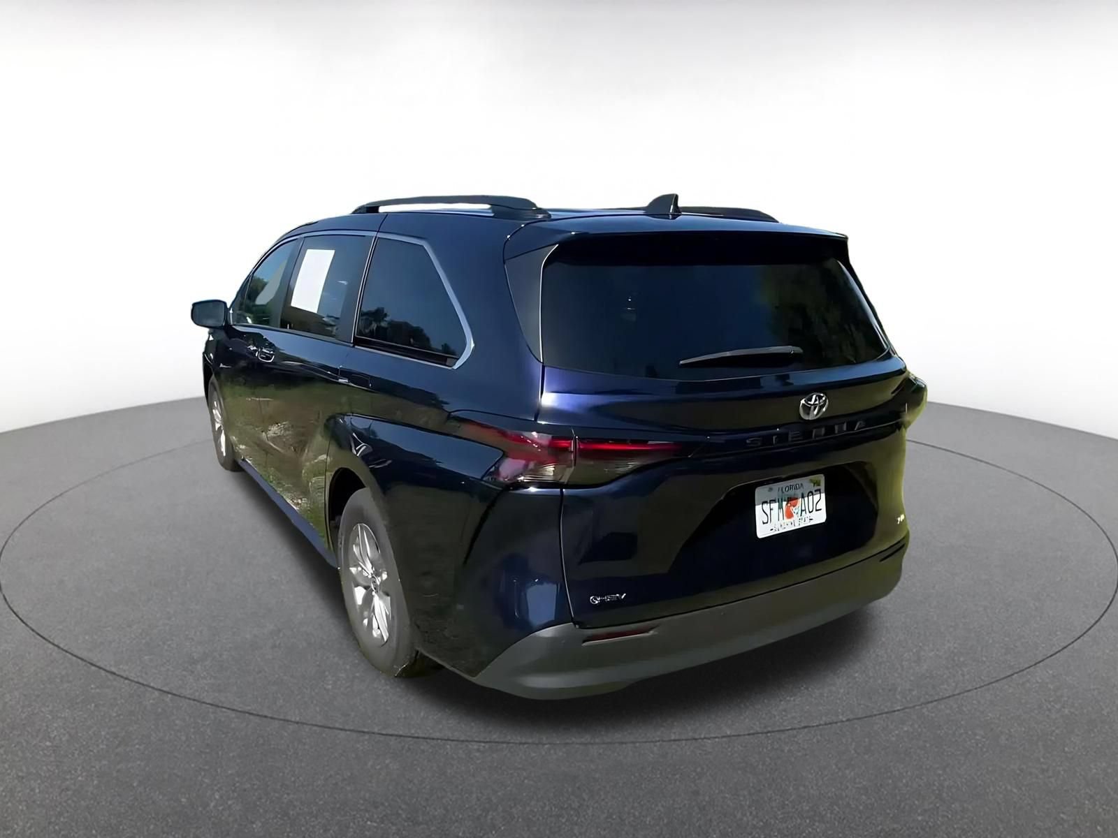 Thumbnail: 2025 Toyota Sienna - 9