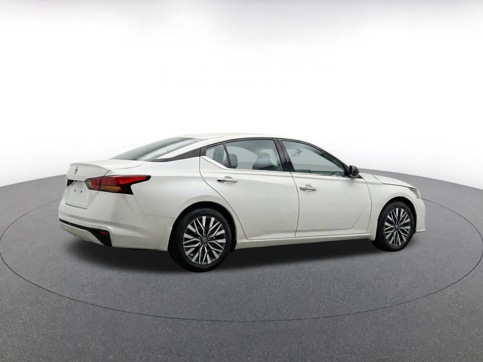 Thumbnail: 2025 Nissan Altima - 11