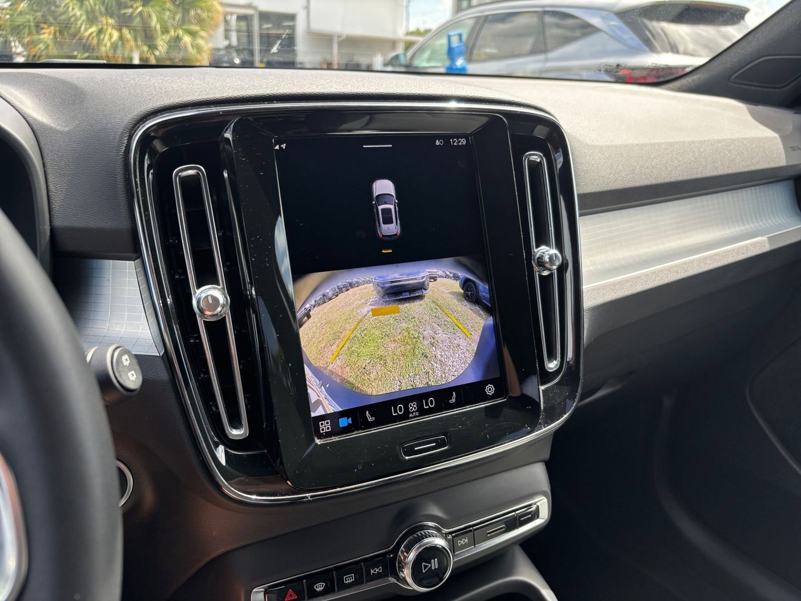 Thumbnail: 2024 Volvo XC40 - 17