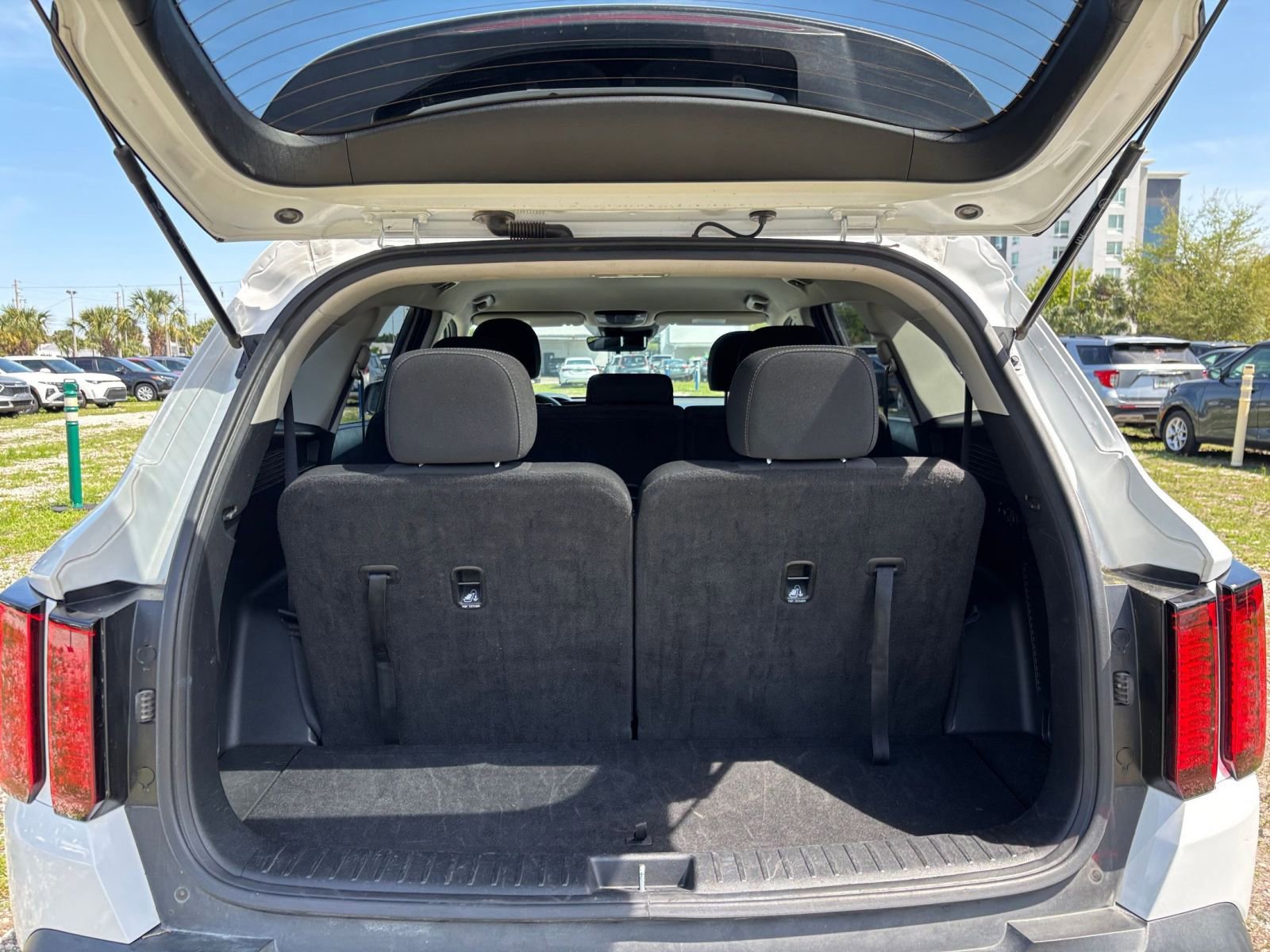 Thumbnail: 2023 Kia Sorento - 32