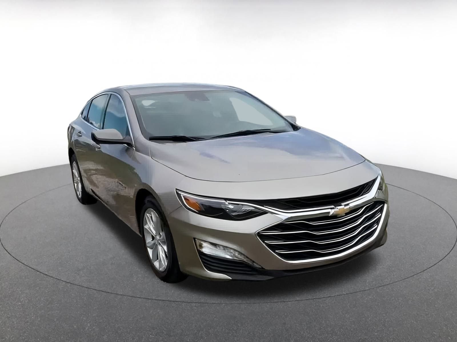 Thumbnail: 2024 Chevrolet Malibu - 3