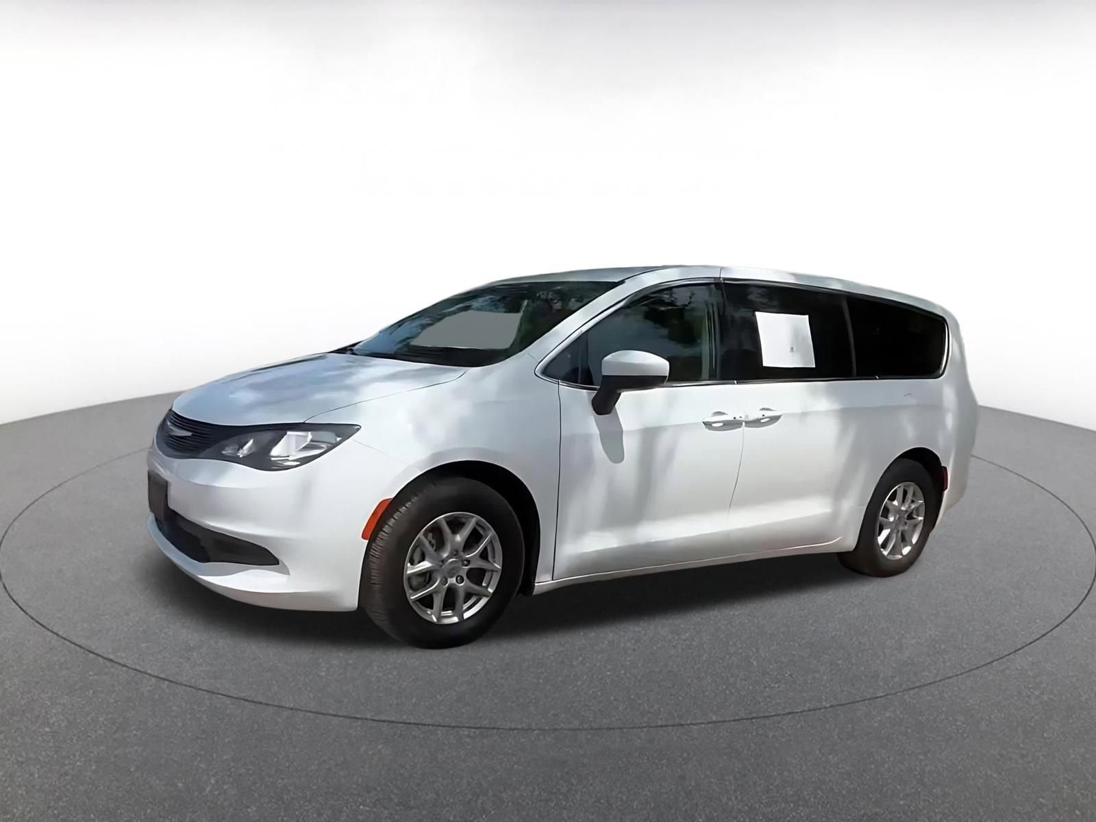 Thumbnail: 2023 Chrysler Voyager - 8