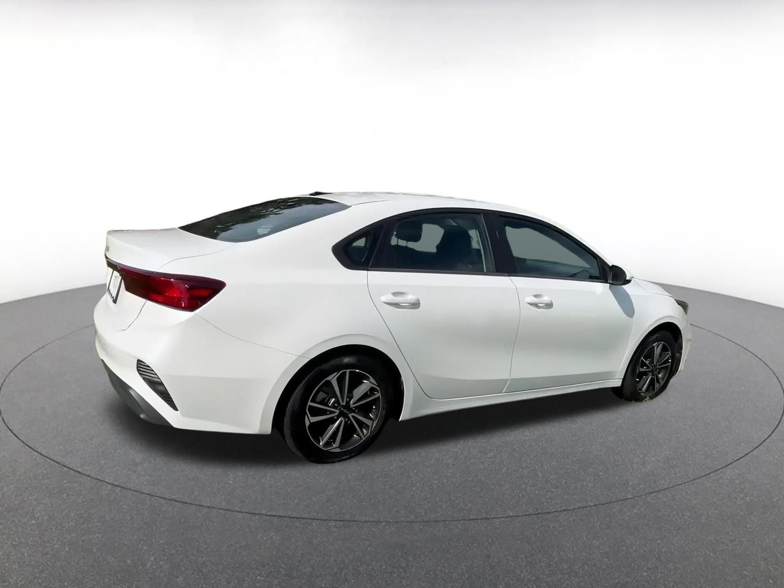 Thumbnail: 2024 Kia Forte - 12