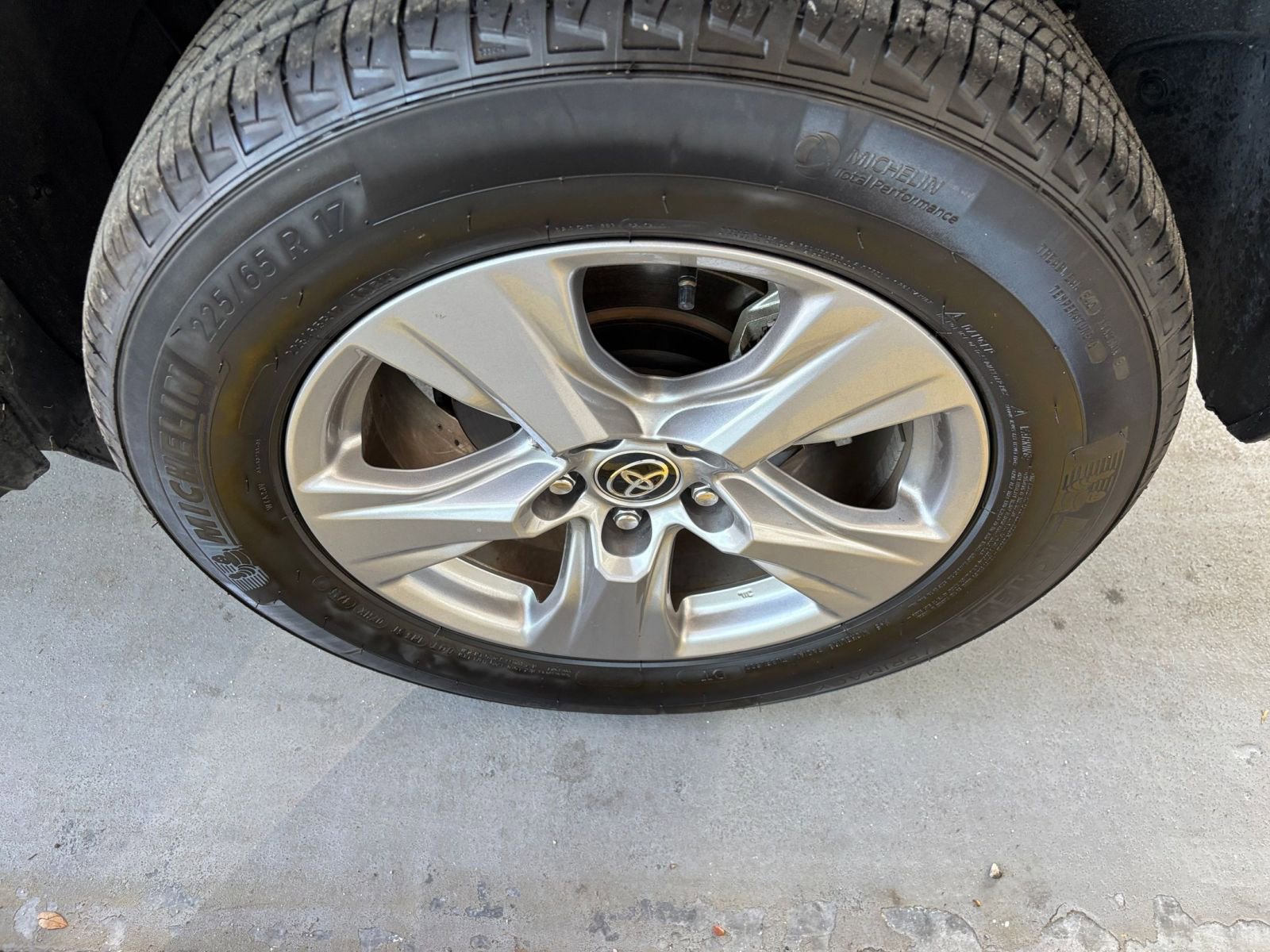 Thumbnail: 2025 Toyota RAV4 - 34