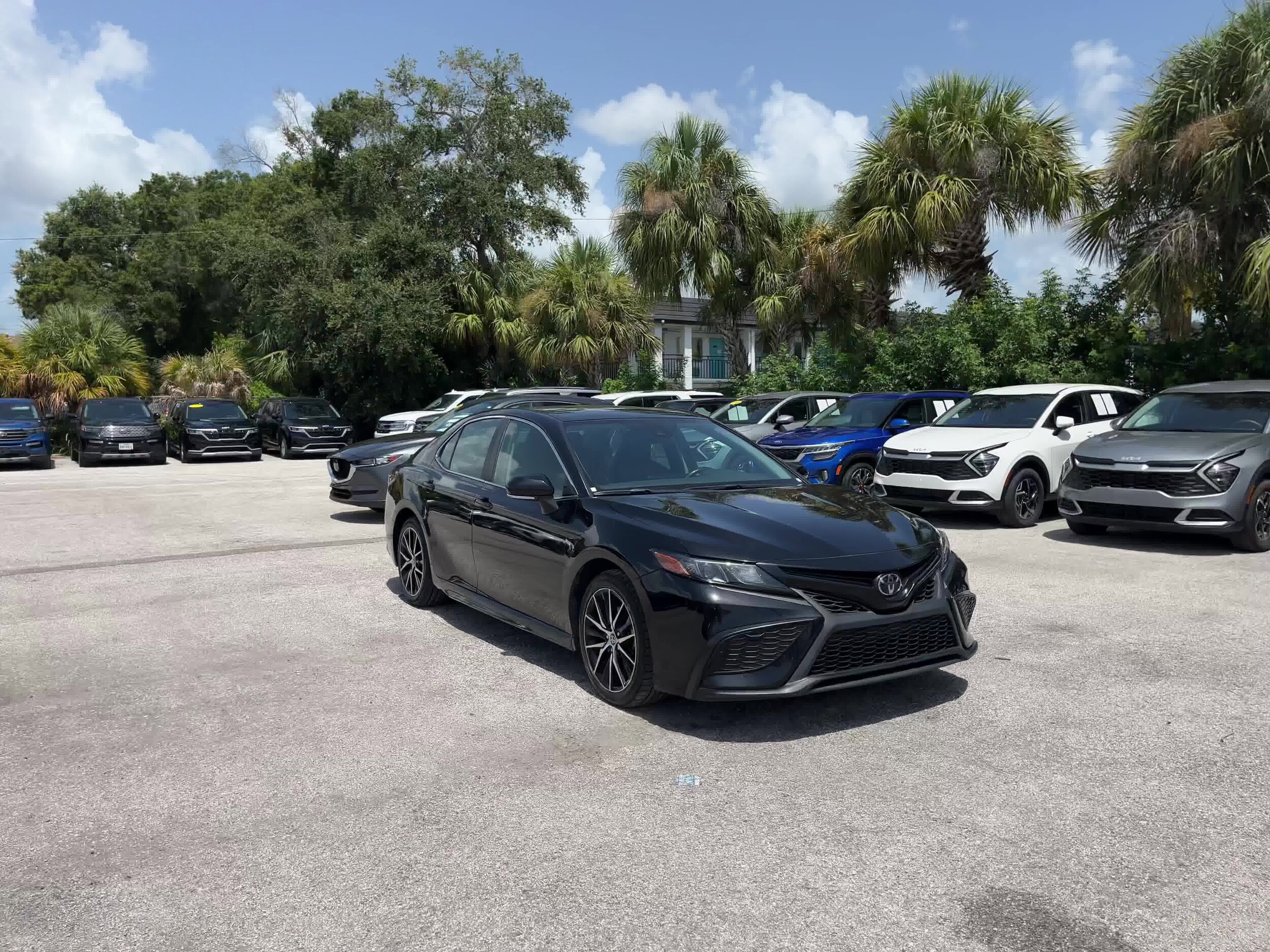 2022 Toyota Camry SE 3