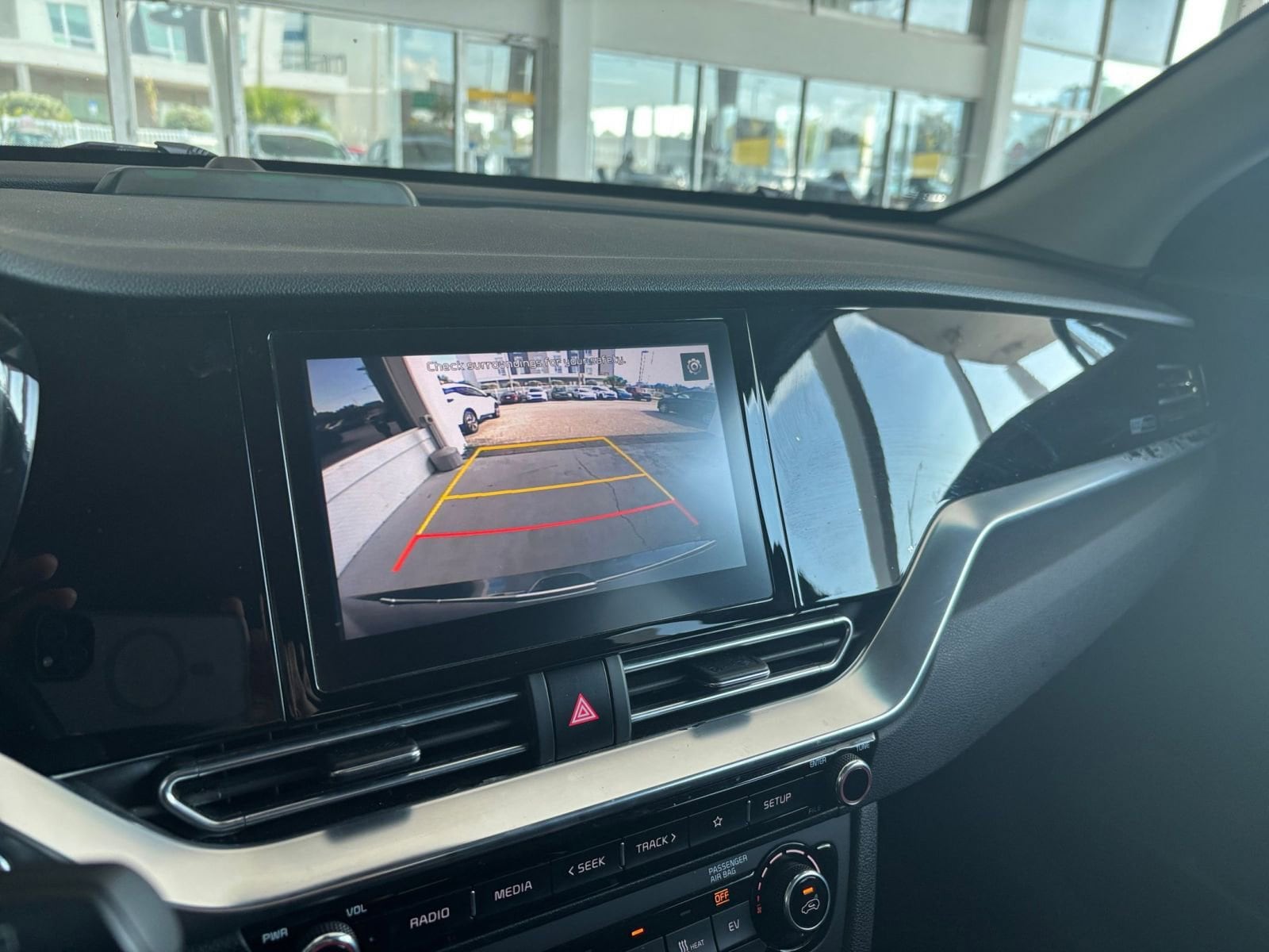 Thumbnail: 2022 Kia Niro - 17