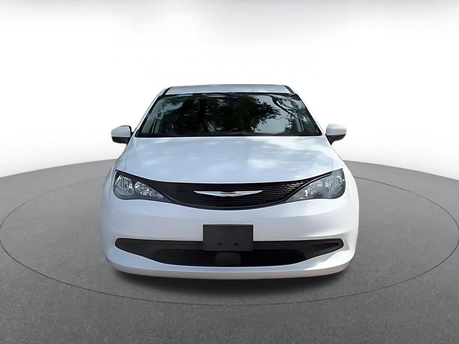 Thumbnail: 2023 Chrysler Voyager - 3