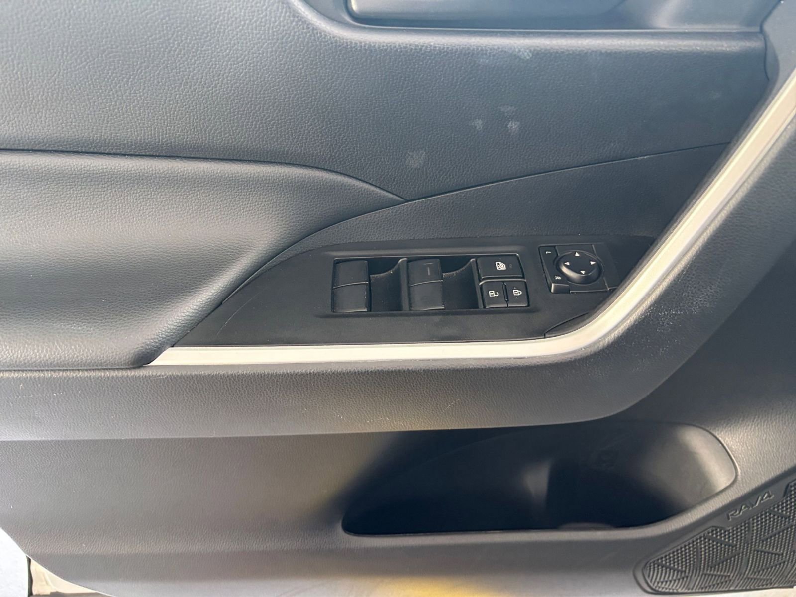 Thumbnail: 2025 Toyota RAV4 - 21