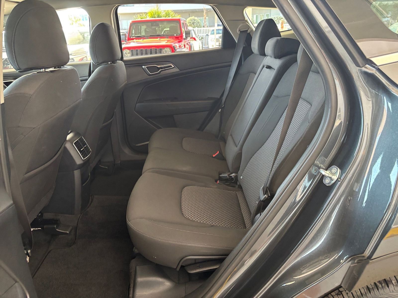 Thumbnail: 2025 Kia Sportage - 25