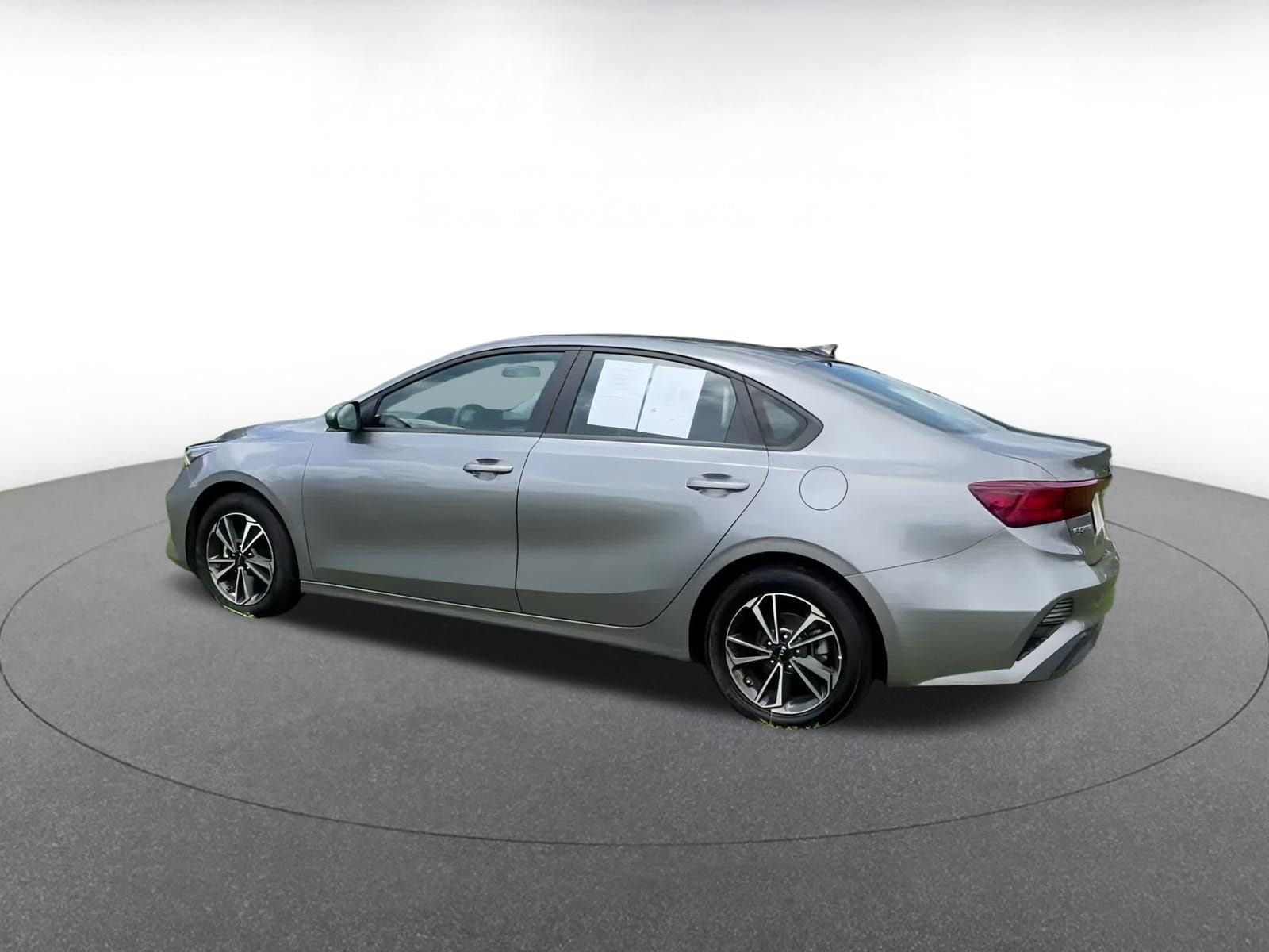 Thumbnail: 2024 Kia Forte - 10