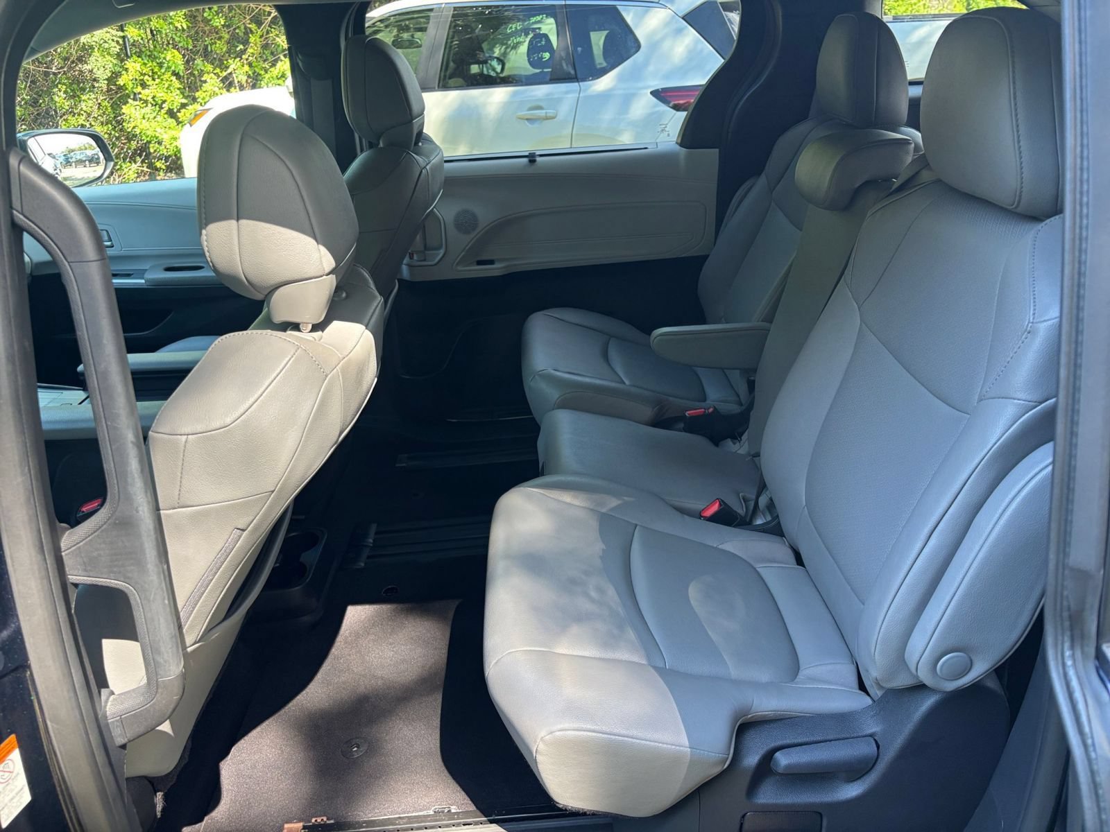Thumbnail: 2025 Toyota Sienna - 27