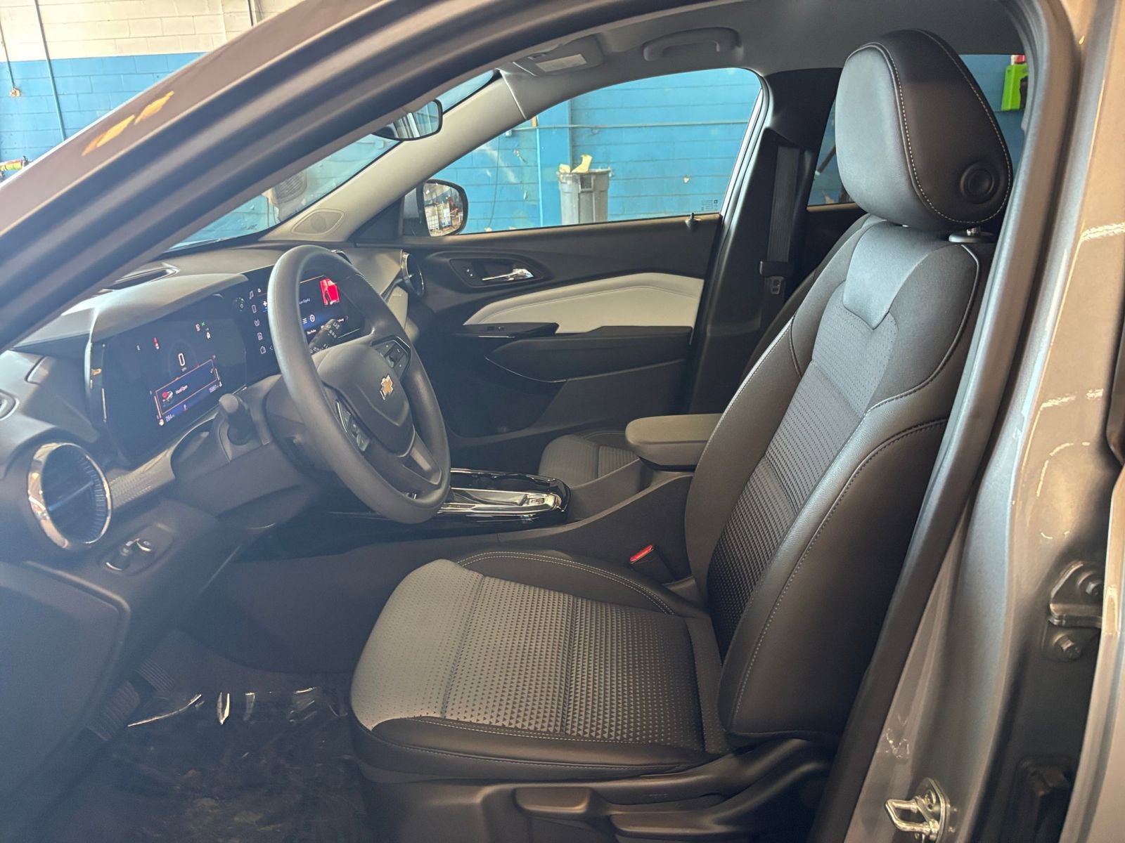 Thumbnail: 2025 Chevrolet Trax - 27