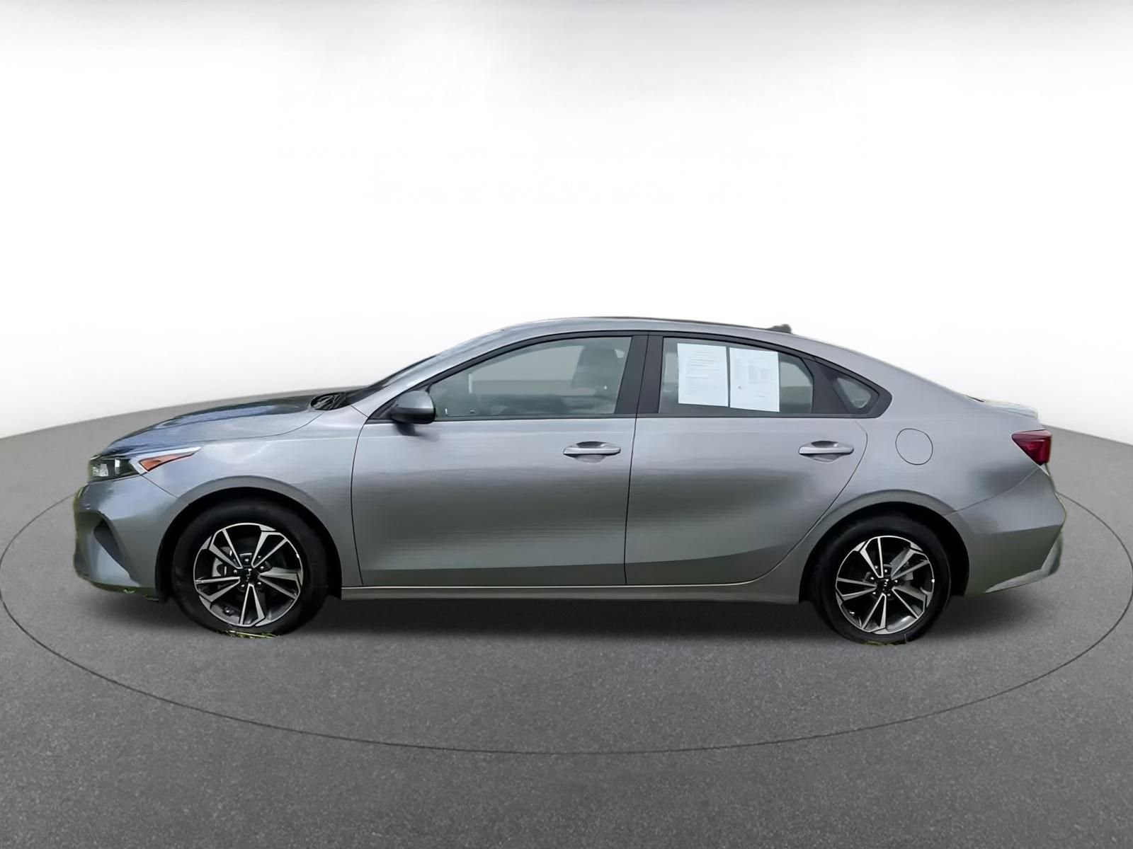 Thumbnail: 2024 Kia Forte - 9