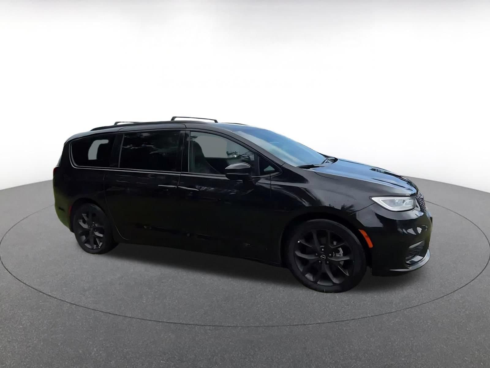 Thumbnail: 2025 Chrysler Pacifica - 2