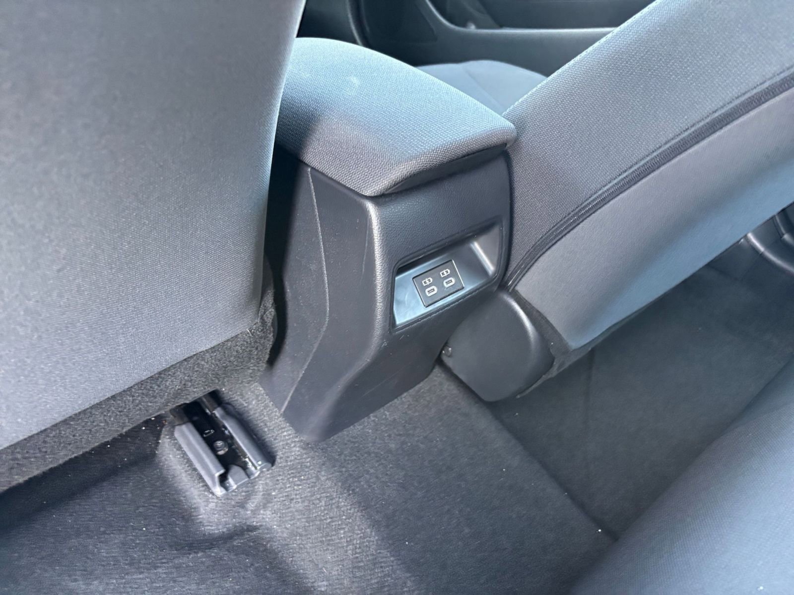 Thumbnail: 2025 Toyota Corolla - 25