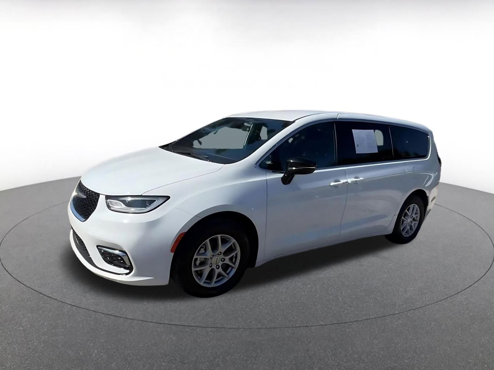 Thumbnail: 2025 Chrysler Pacifica - 8