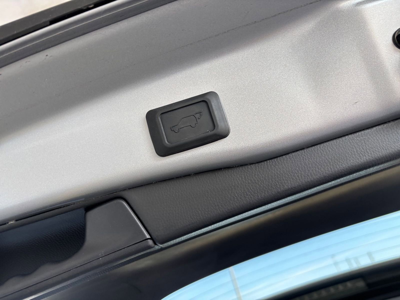 Thumbnail: 2025 Toyota RAV4 - 32