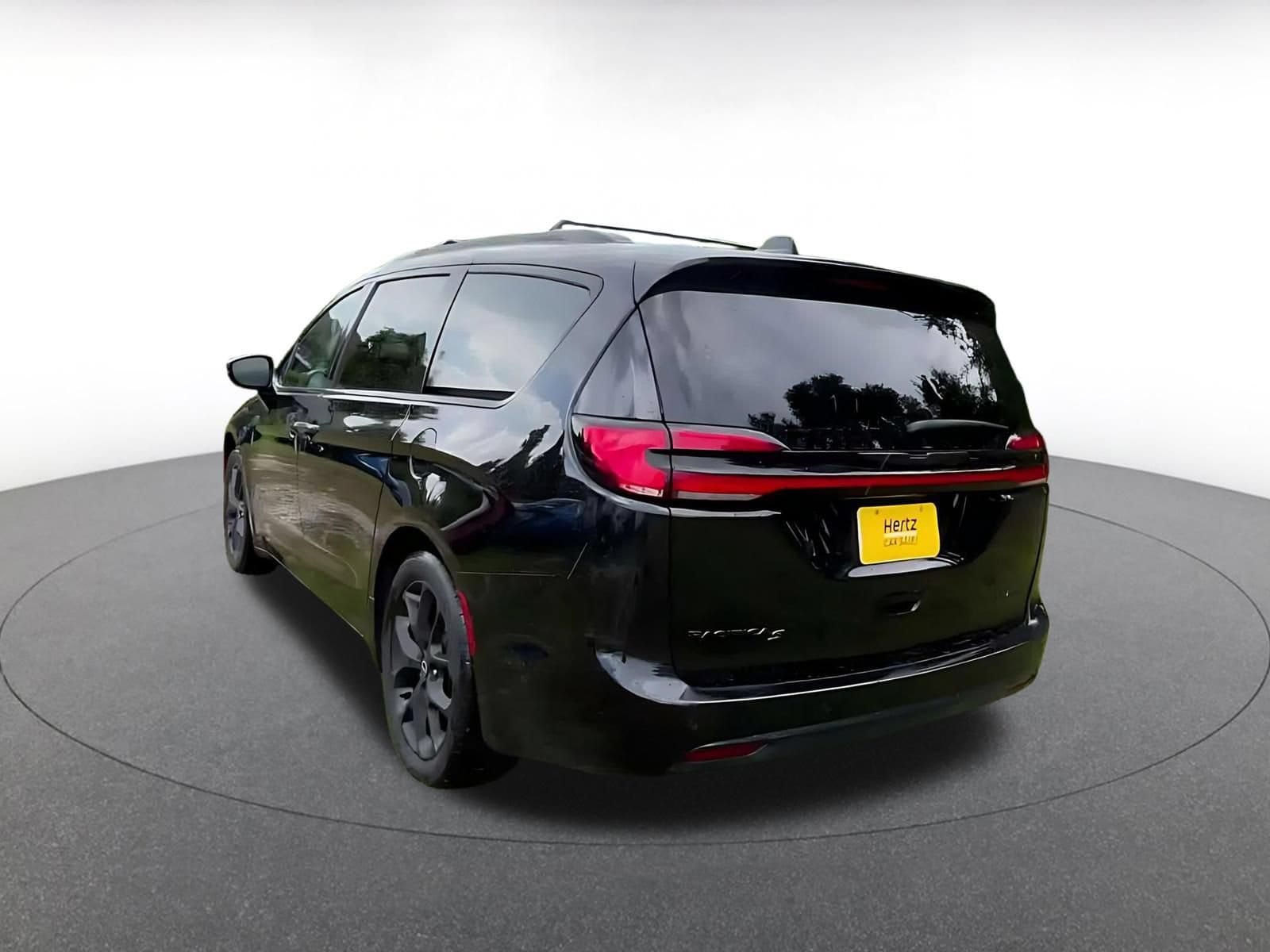 Thumbnail: 2025 Chrysler Pacifica - 10