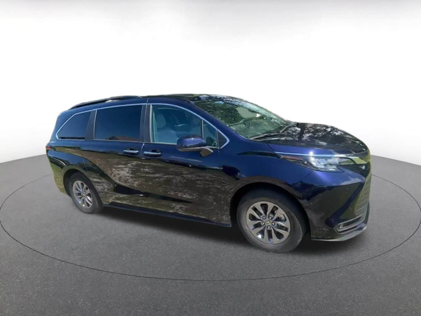 Thumbnail: 2025 Toyota Sienna - 2