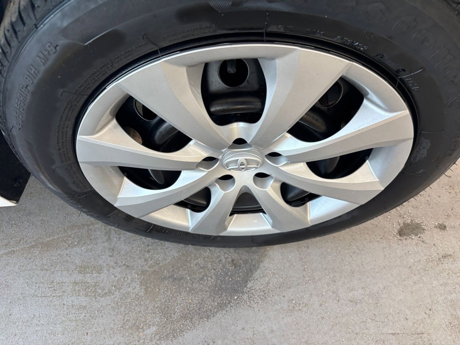 Thumbnail: 2025 Toyota Corolla - 32