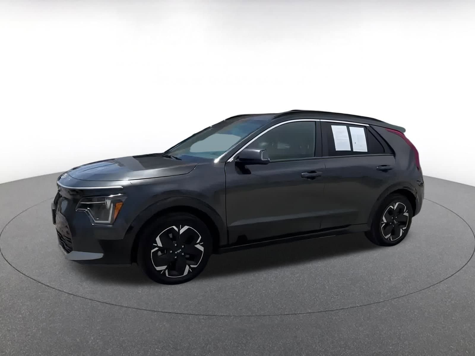 Thumbnail: 2023 Kia Niro - 8
