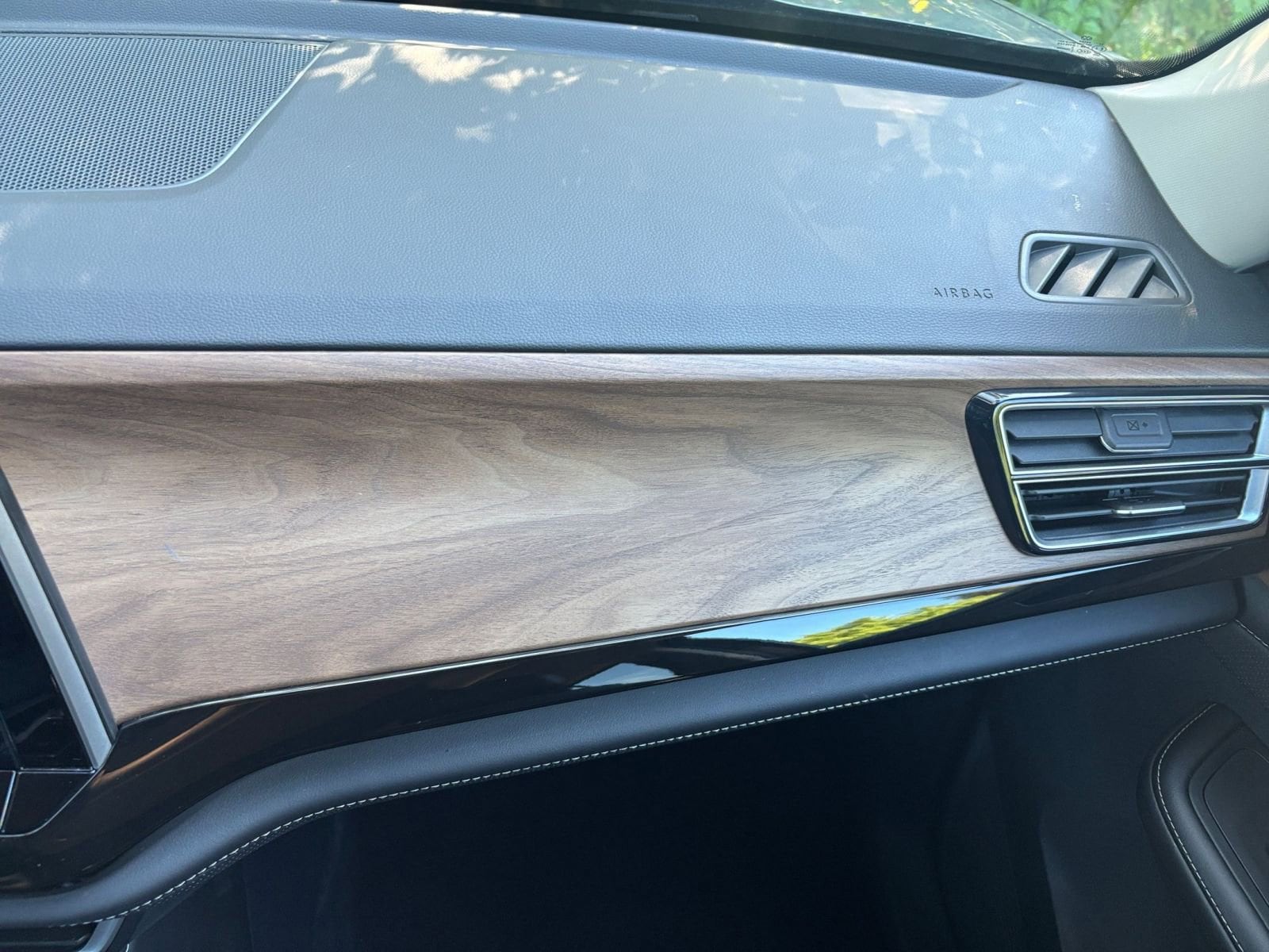 Thumbnail: 2025 Volkswagen Atlas - 35