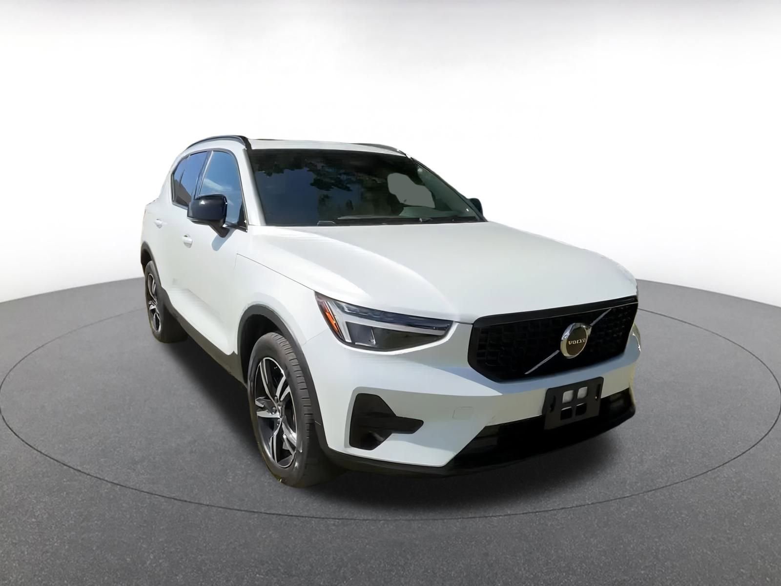 Thumbnail: 2024 Volvo XC40 - 2