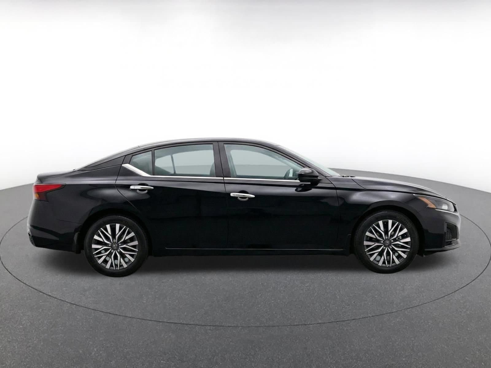 Thumbnail: 2025 Nissan Altima - 10