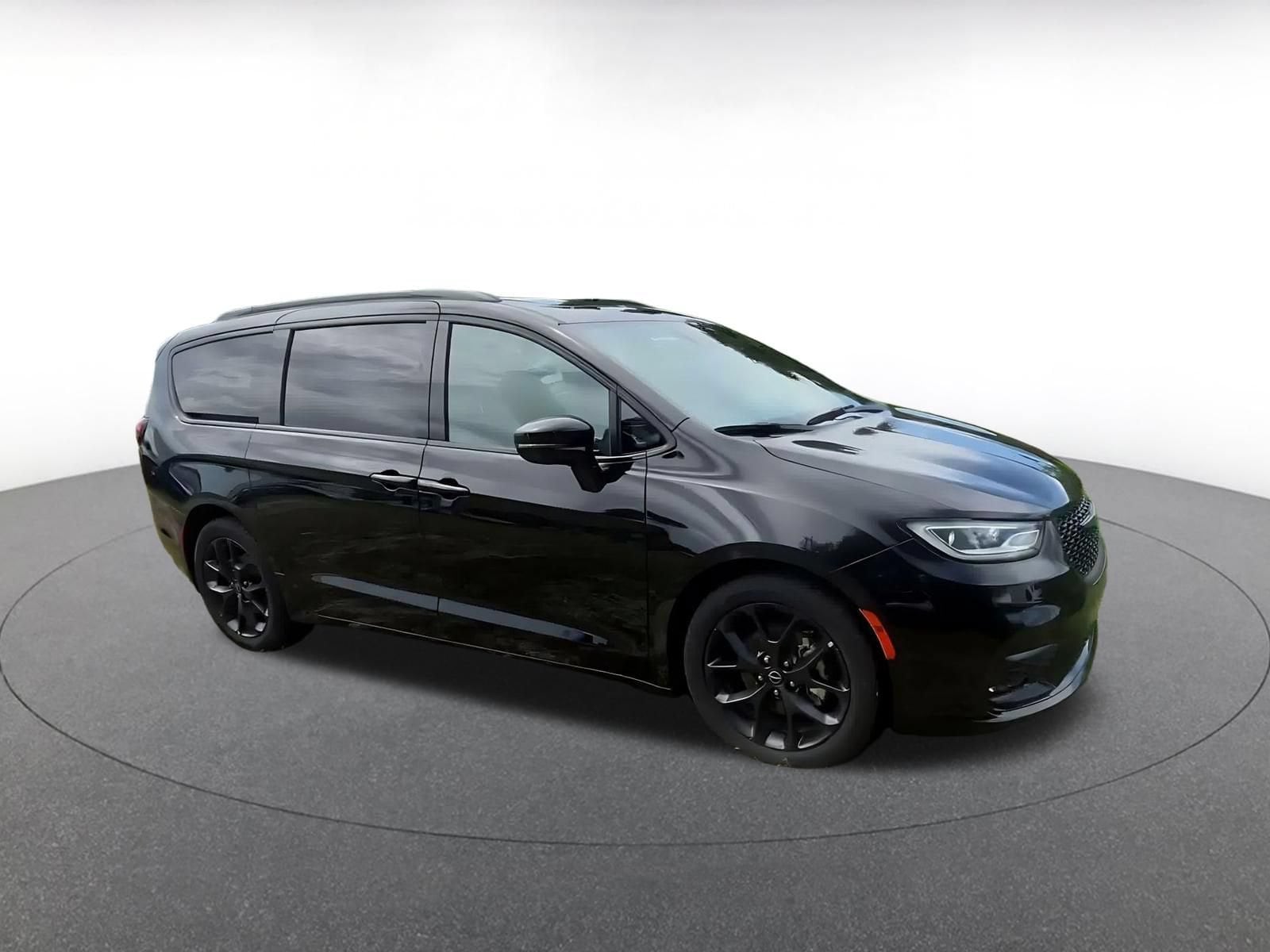 Thumbnail: 2025 Chrysler Pacifica - 2